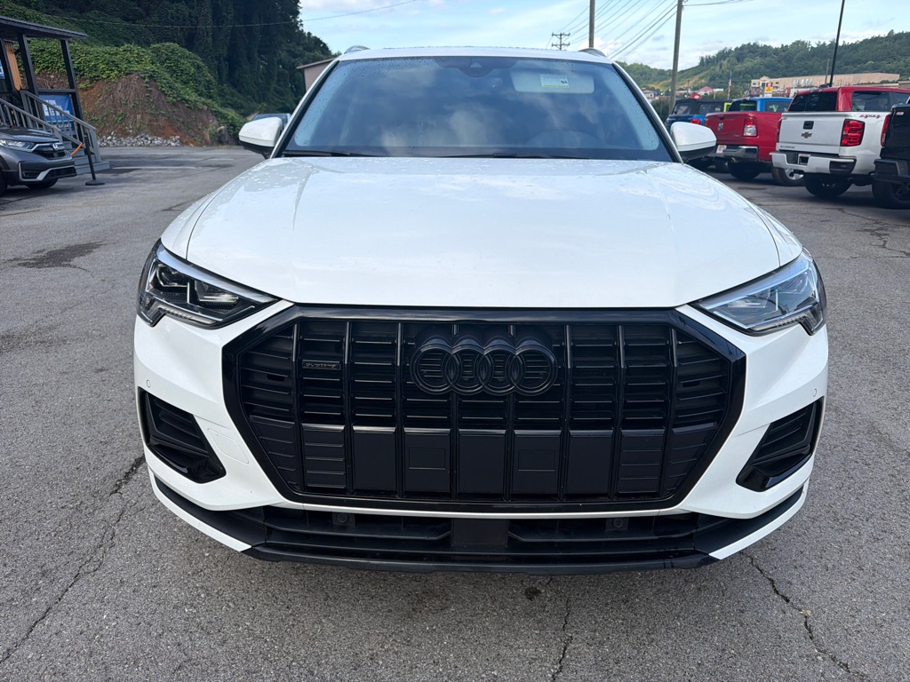Photo 2 of this AUDI Q3