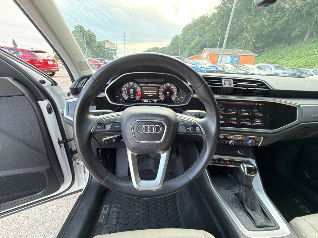 Photo 19 of this AUDI Q3