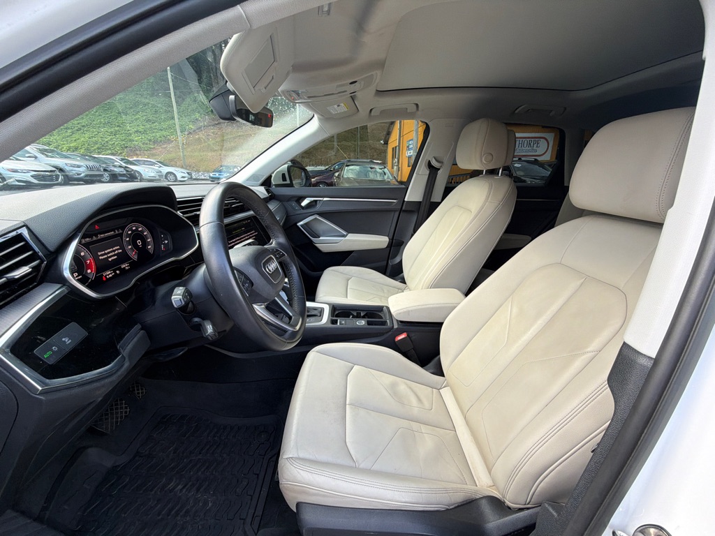Photo 12 of this AUDI Q3