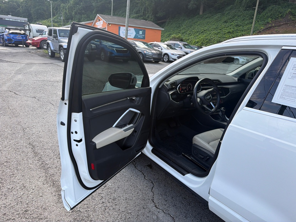 Photo 9 of this AUDI Q3