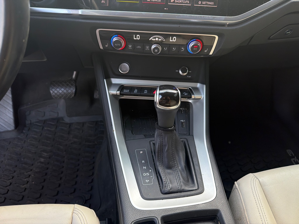 Photo 17 of this AUDI Q3