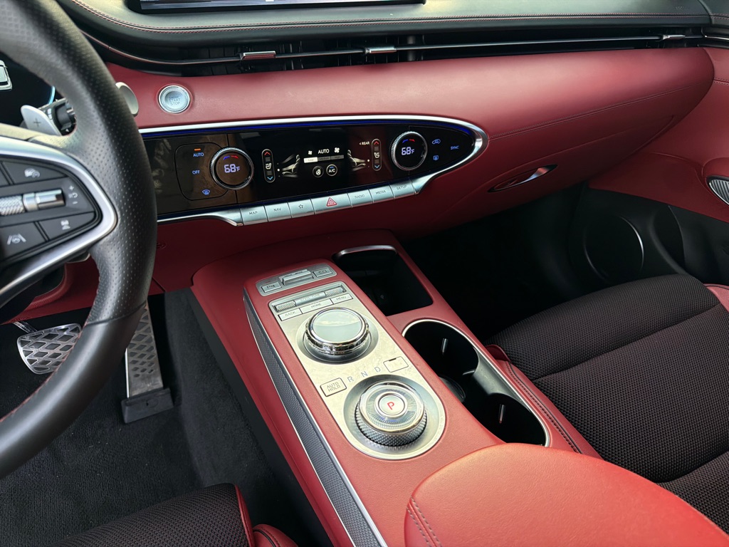 Photo 18 of this GENESIS GV70