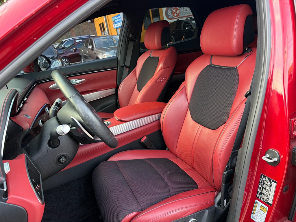 Photo 10 of this GENESIS GV70