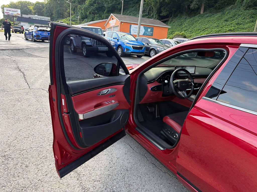 Photo 8 of this GENESIS GV70