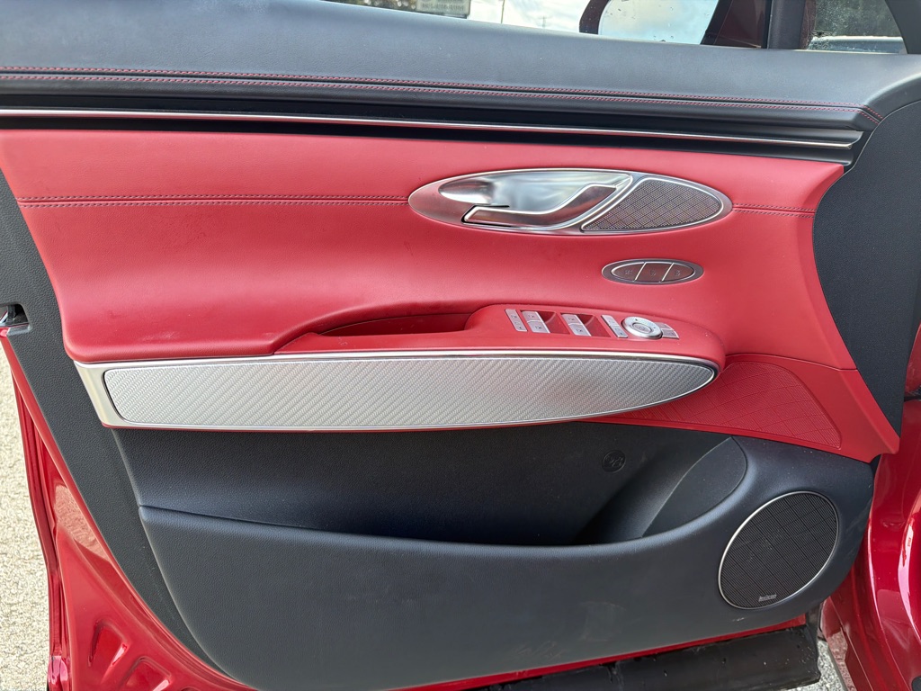Photo 12 of this GENESIS GV70