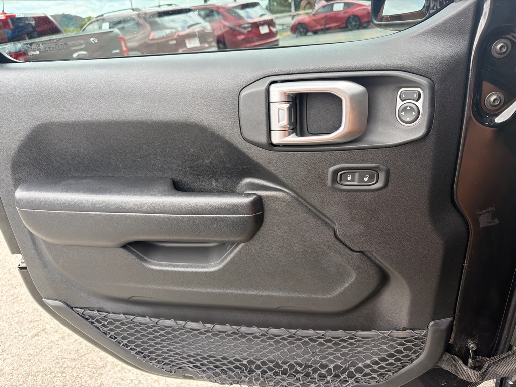 Photo 15 of this JEEP WRANGLER UNLIMI