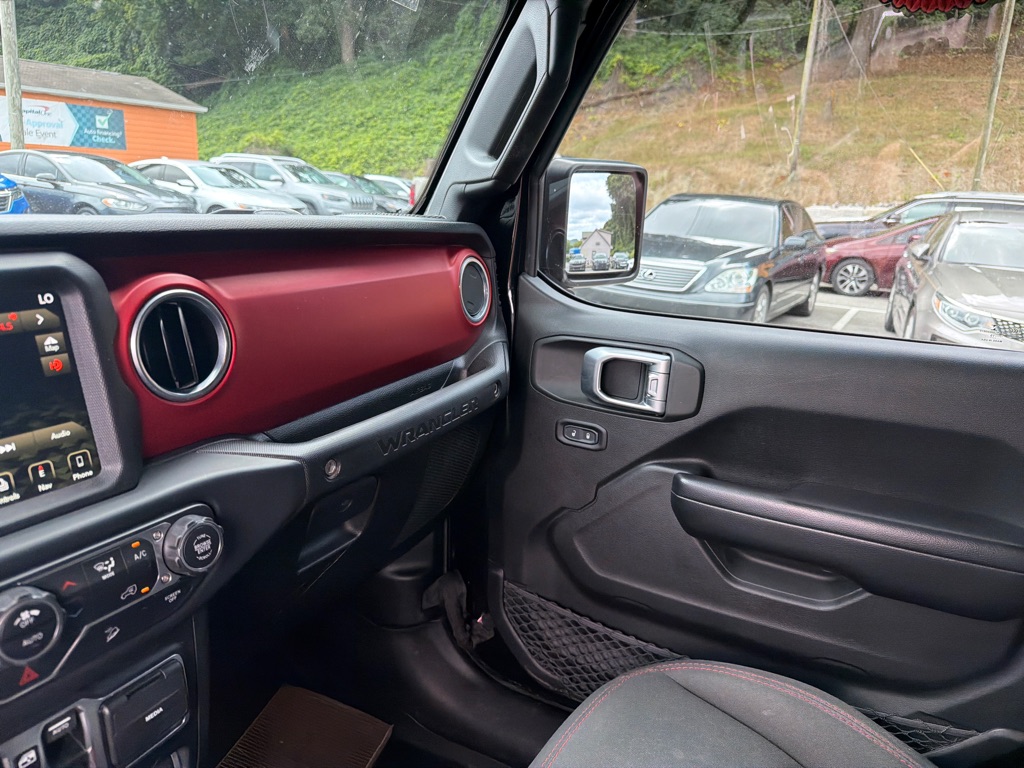 Photo 18 of this JEEP WRANGLER UNLIMI