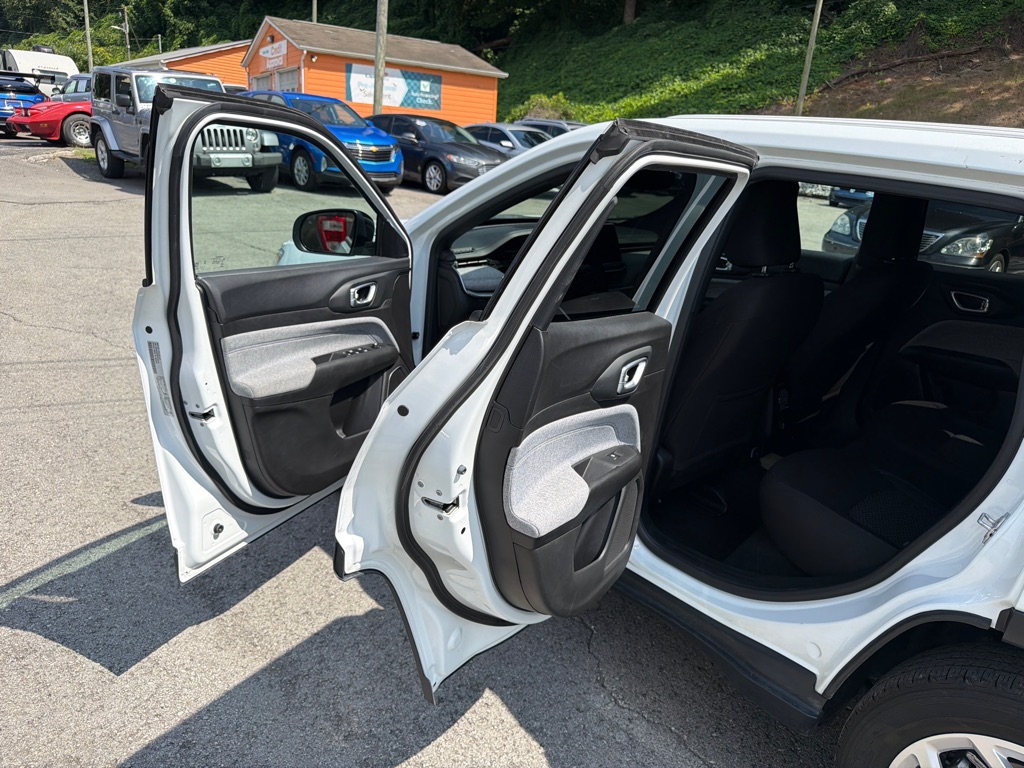 Photo 23 of this JEEP COMPASS