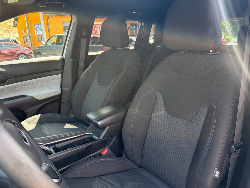 Photo 11 of this JEEP COMPASS
