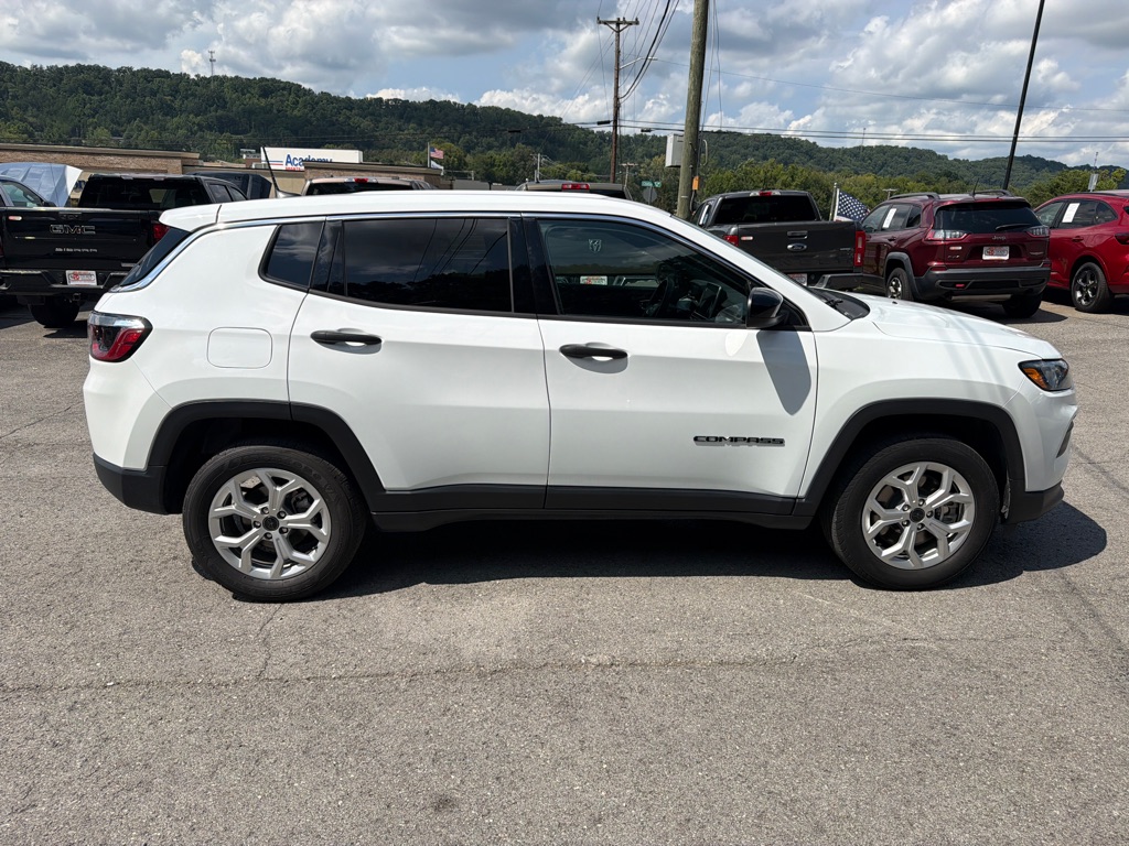 Photo 8 of this JEEP COMPASS