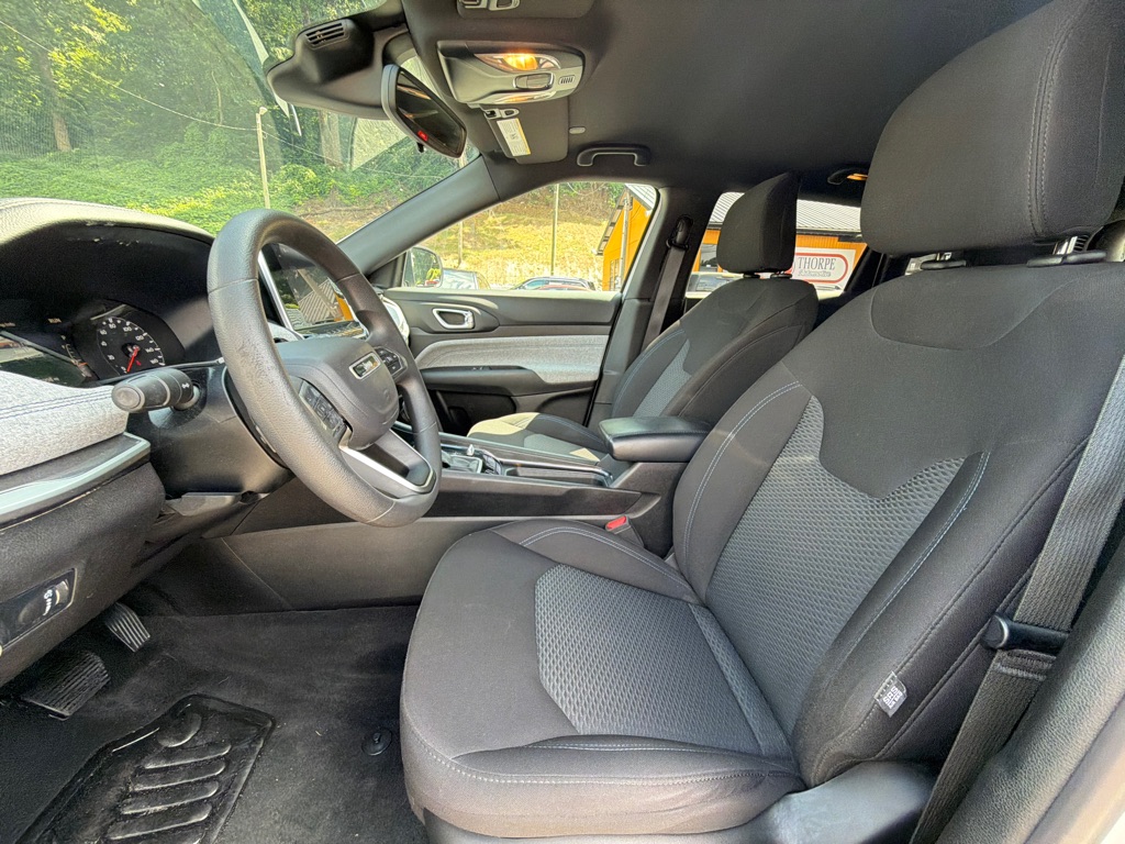 Photo 21 of this JEEP COMPASS