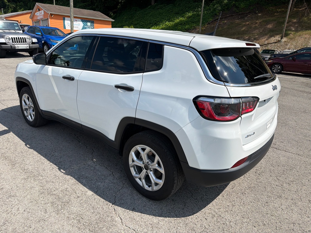 Photo 5 of this JEEP COMPASS
