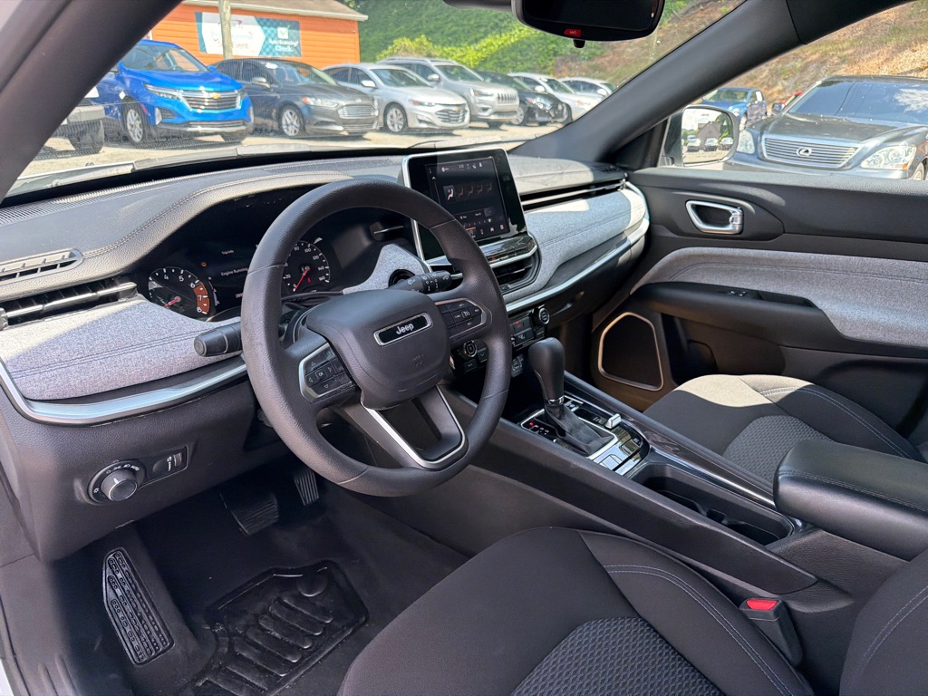 Photo 10 of this JEEP COMPASS