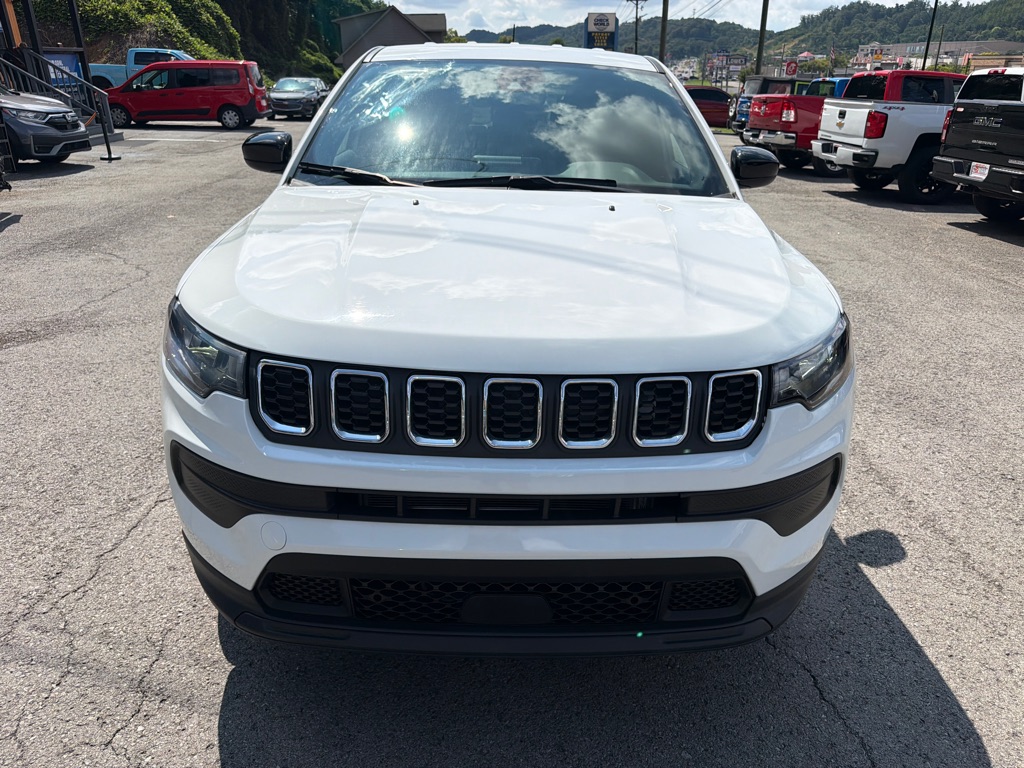 Photo 2 of this JEEP COMPASS