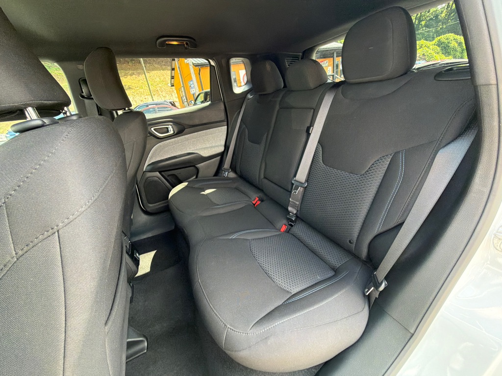 Photo 22 of this JEEP COMPASS