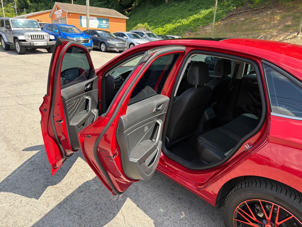 Photo 21 of this VOLKSWAGEN JETTA