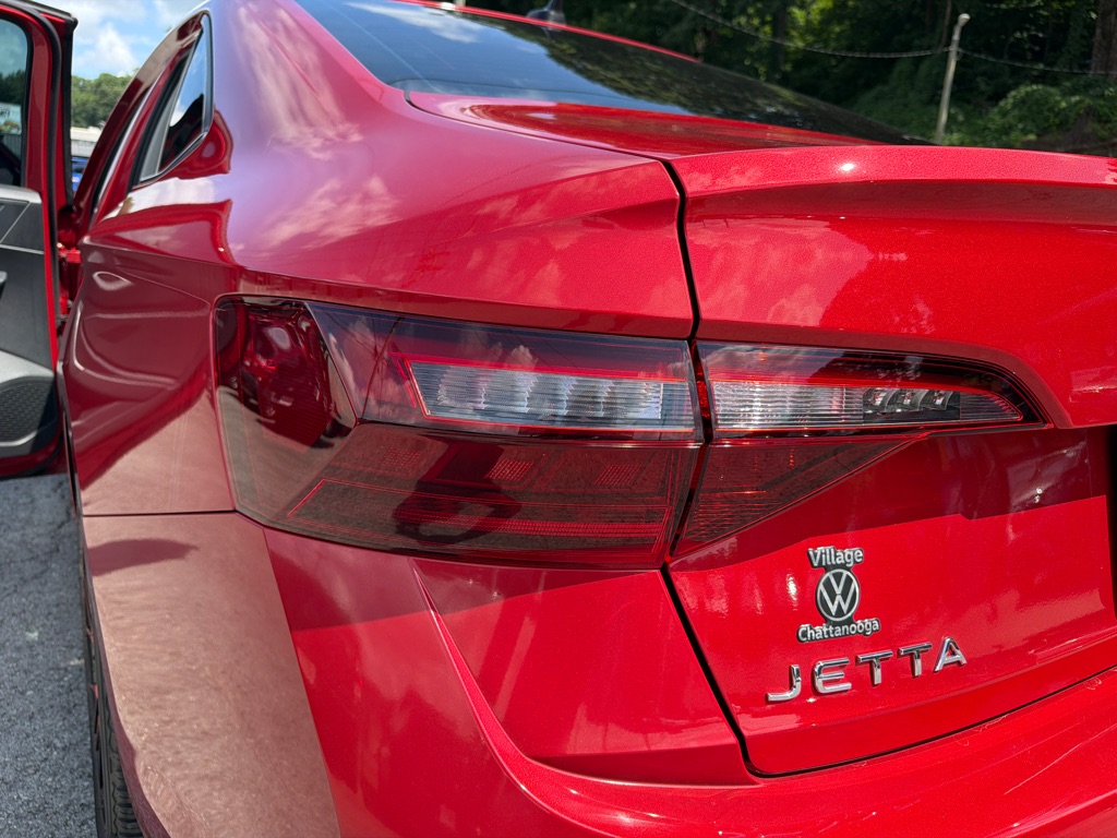 Photo 23 of this VOLKSWAGEN JETTA