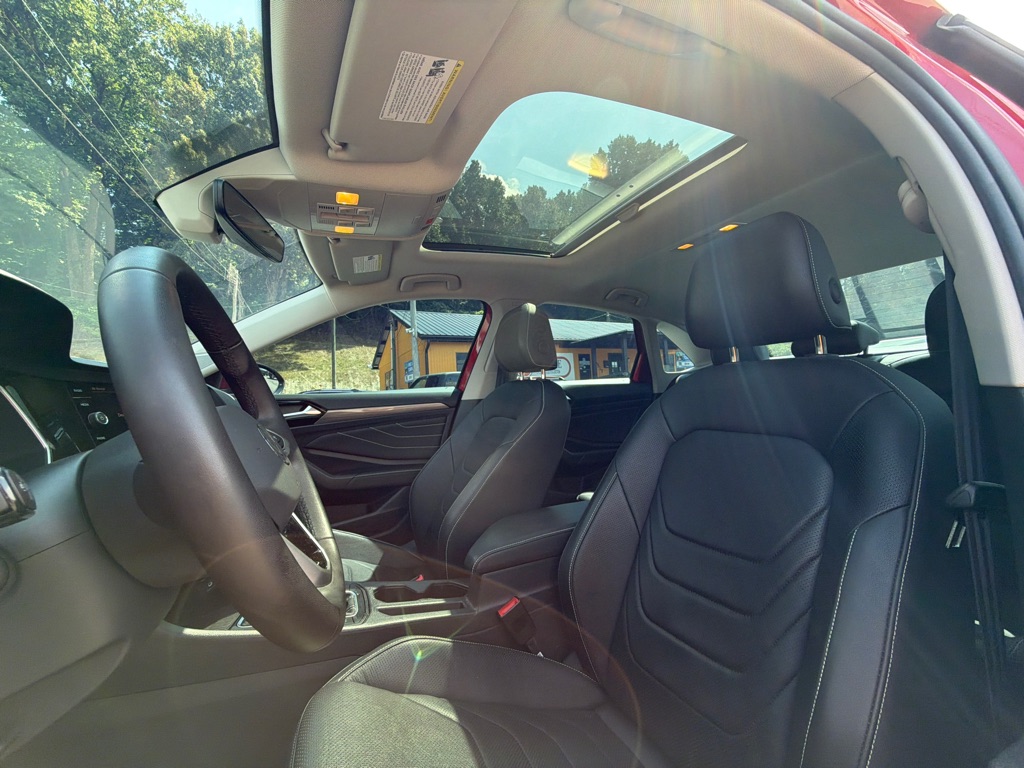 Photo 19 of this VOLKSWAGEN JETTA