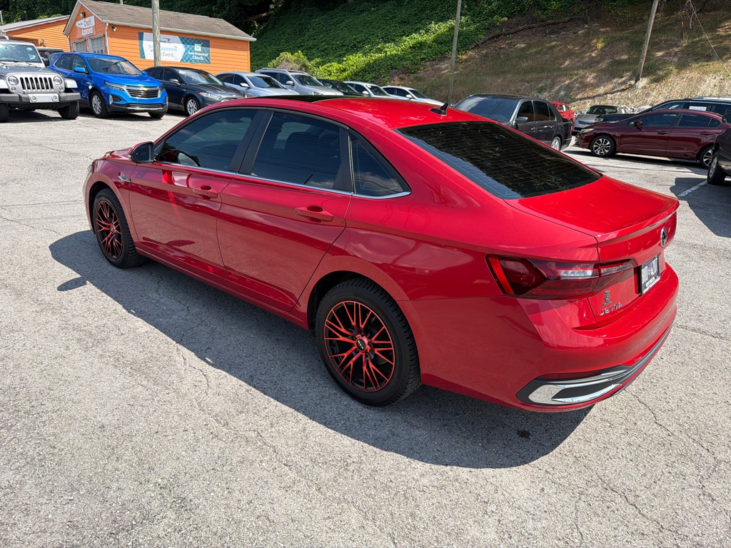 Photo 5 of this VOLKSWAGEN JETTA