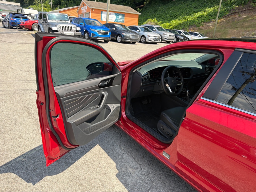 Photo 8 of this VOLKSWAGEN JETTA
