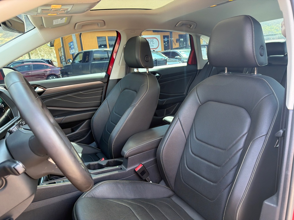 Photo 10 of this VOLKSWAGEN JETTA