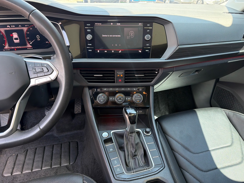 Photo 14 of this VOLKSWAGEN JETTA