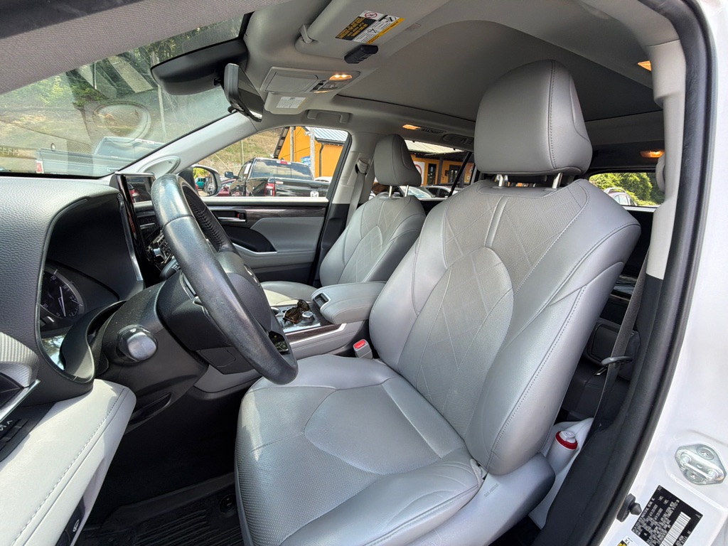 Photo 22 of this TOYOTA HIGHLANDER