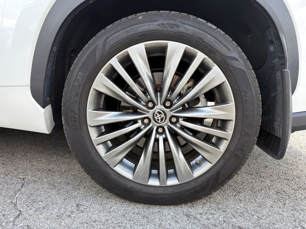 Photo 24 of this TOYOTA HIGHLANDER