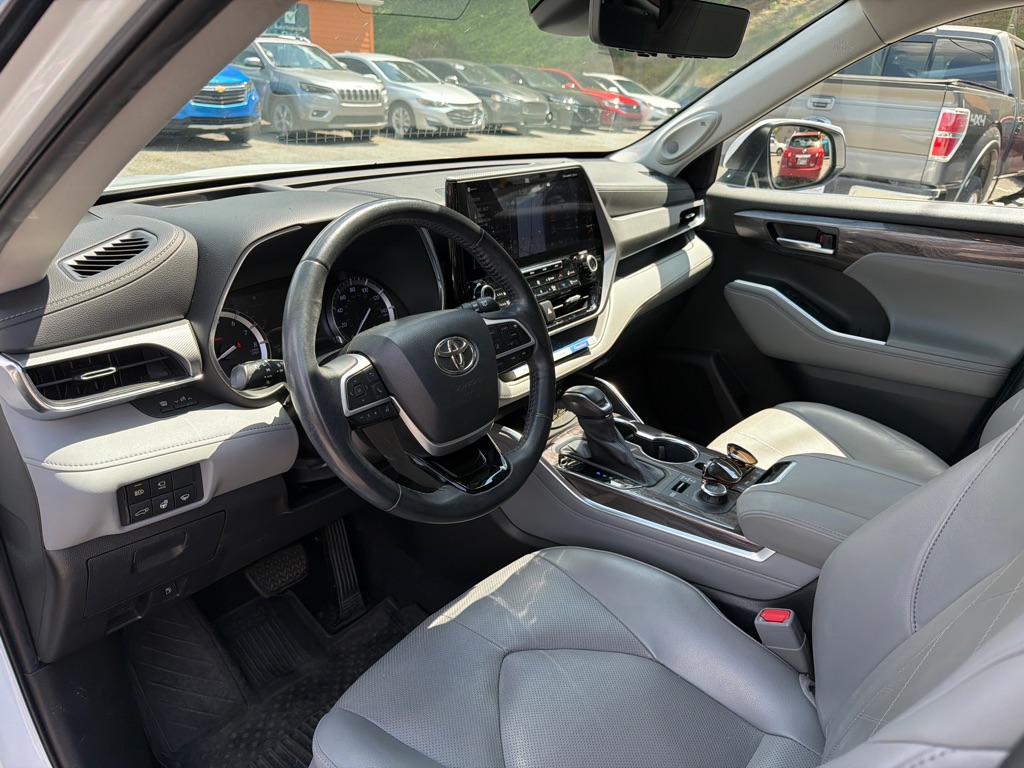 Photo 12 of this TOYOTA HIGHLANDER