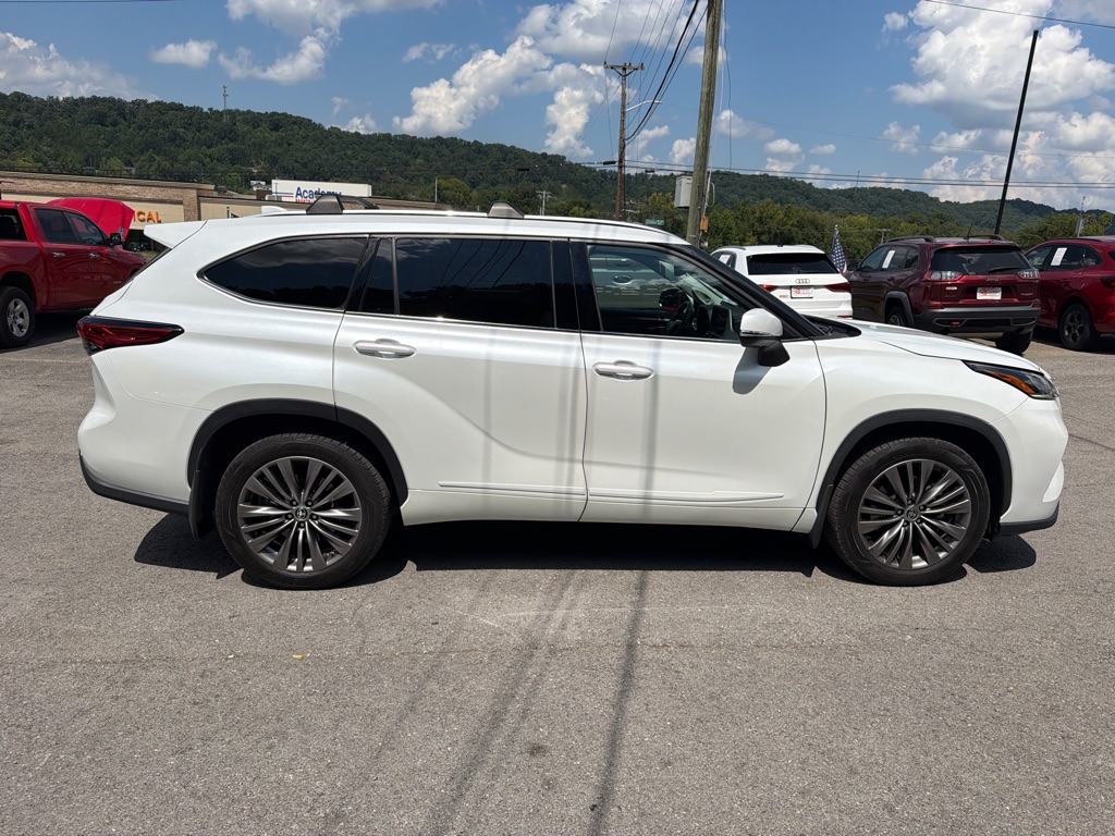 Photo 8 of this TOYOTA HIGHLANDER