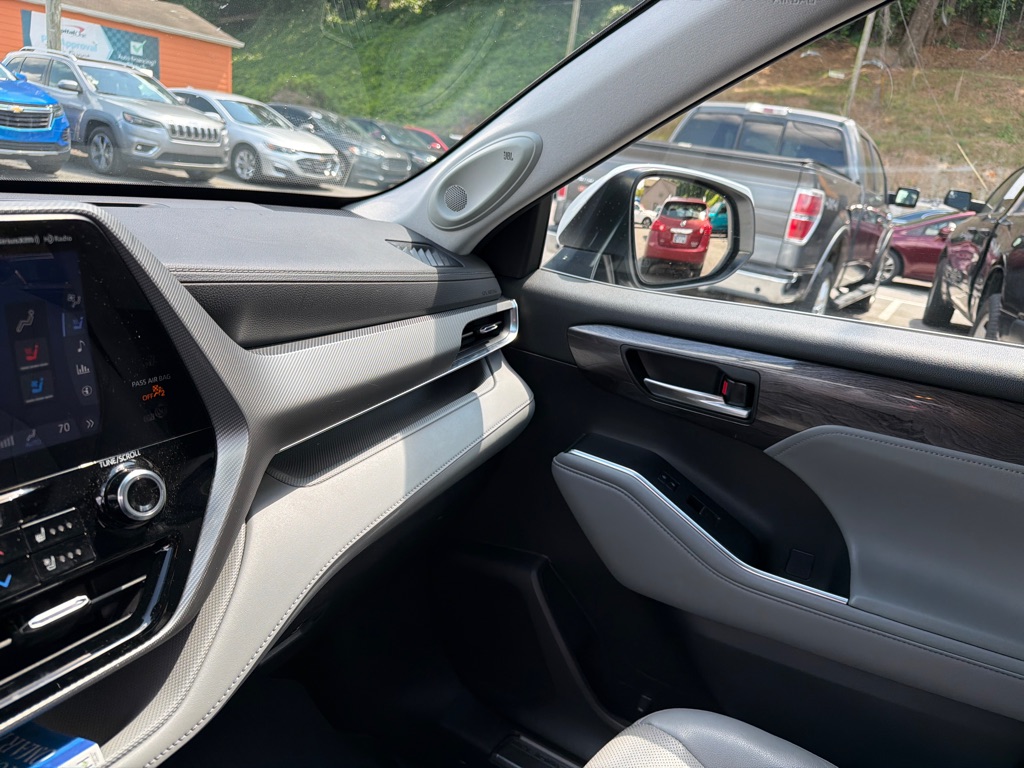 Photo 20 of this TOYOTA HIGHLANDER