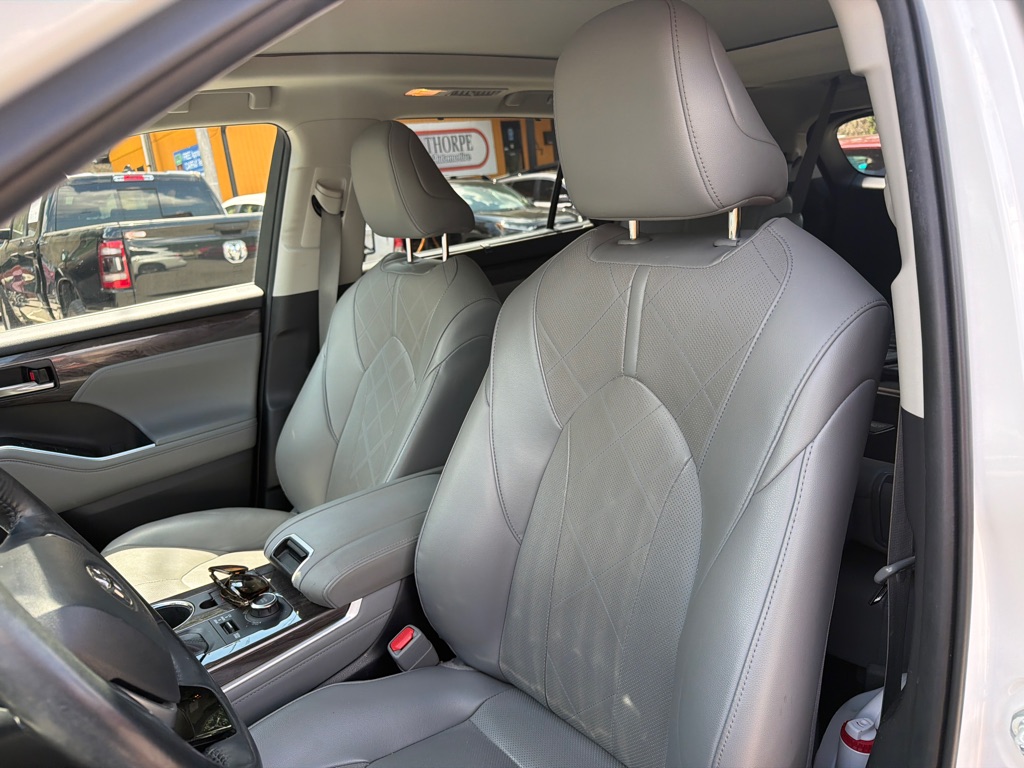 Photo 13 of this TOYOTA HIGHLANDER