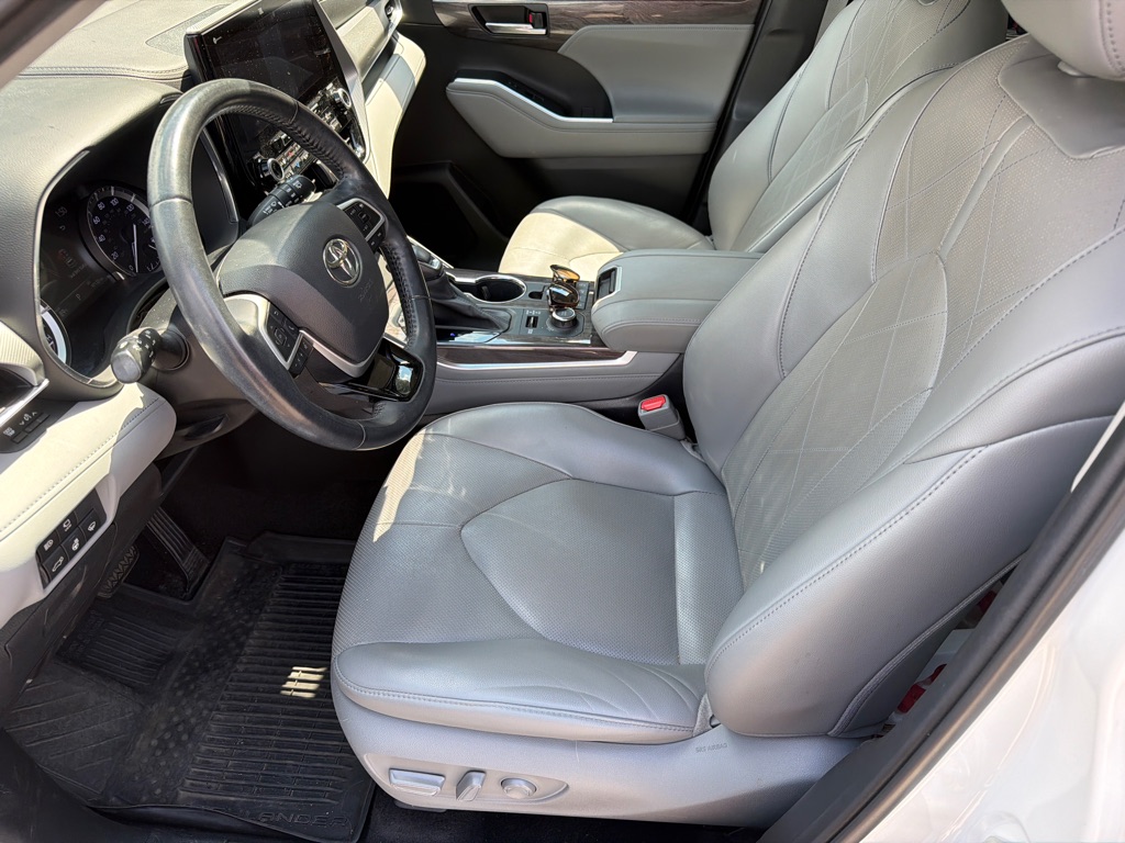 Photo 14 of this TOYOTA HIGHLANDER