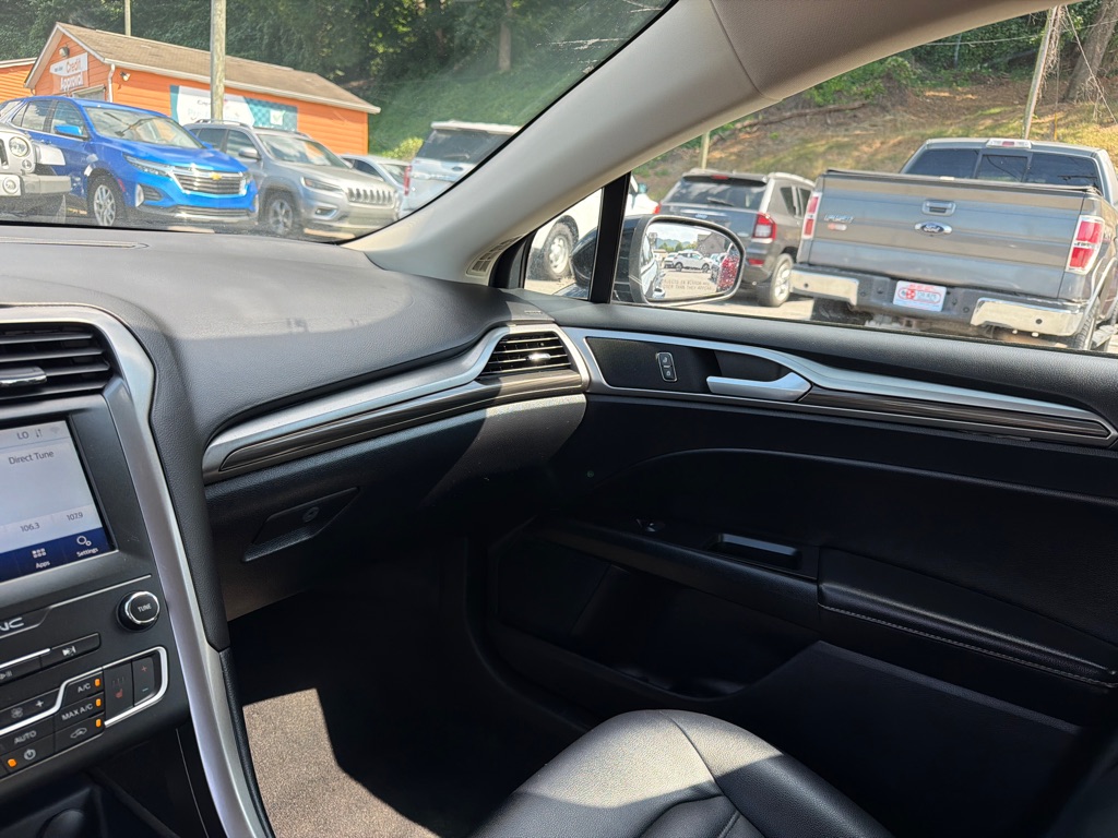 Photo 18 of this FORD FUSION