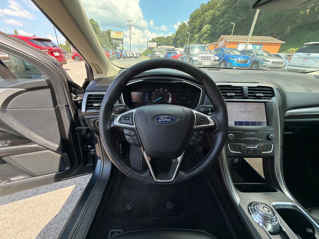 Photo 19 of this FORD FUSION