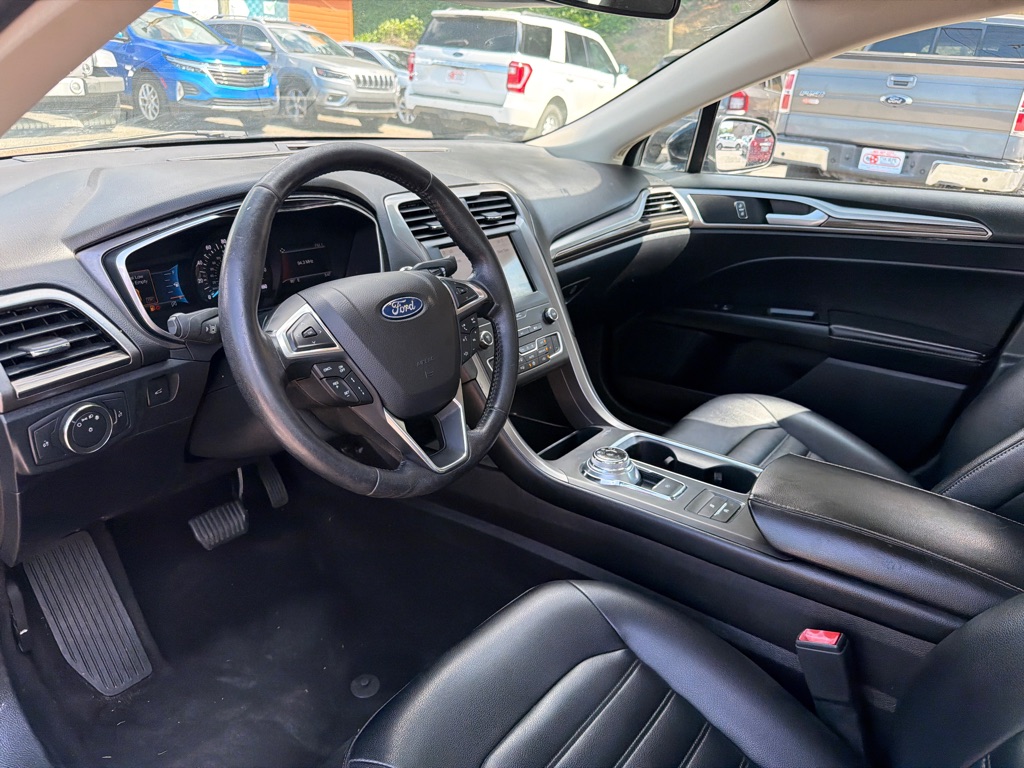 Photo 10 of this FORD FUSION