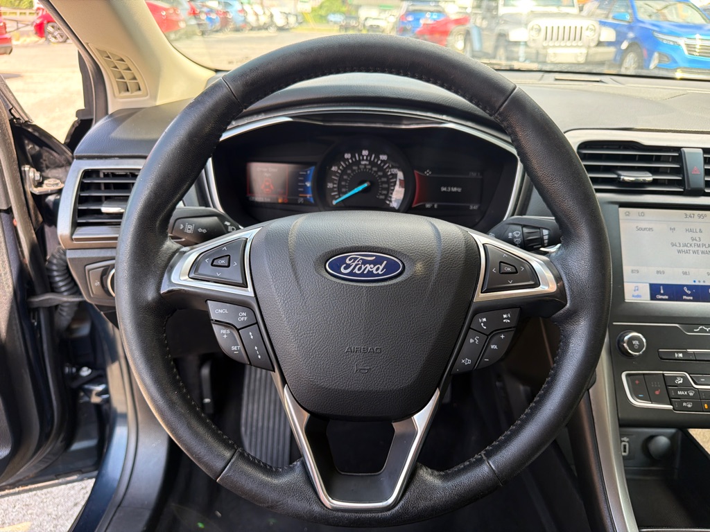 Photo 13 of this FORD FUSION
