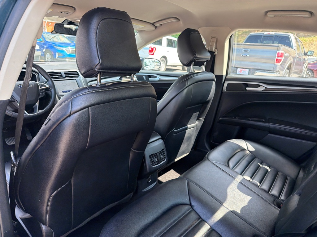 Photo 22 of this FORD FUSION