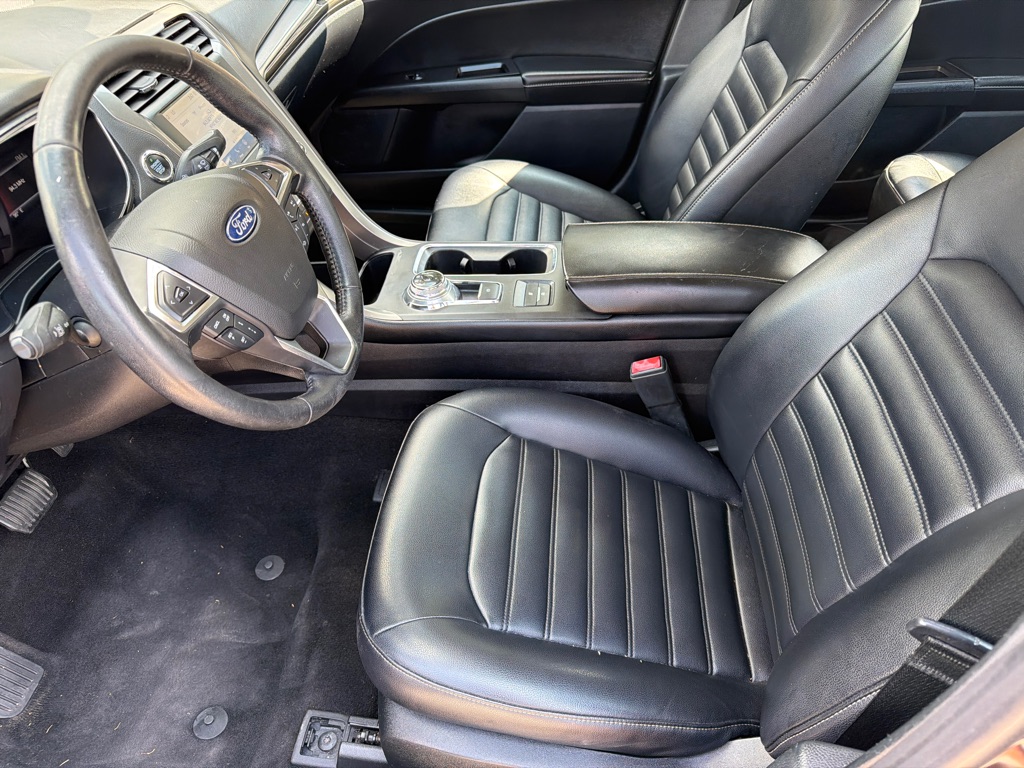 Photo 12 of this FORD FUSION