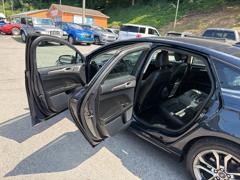 Photo 21 of this FORD FUSION