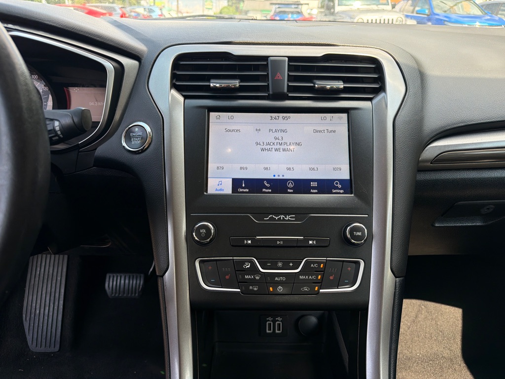 Photo 15 of this FORD FUSION