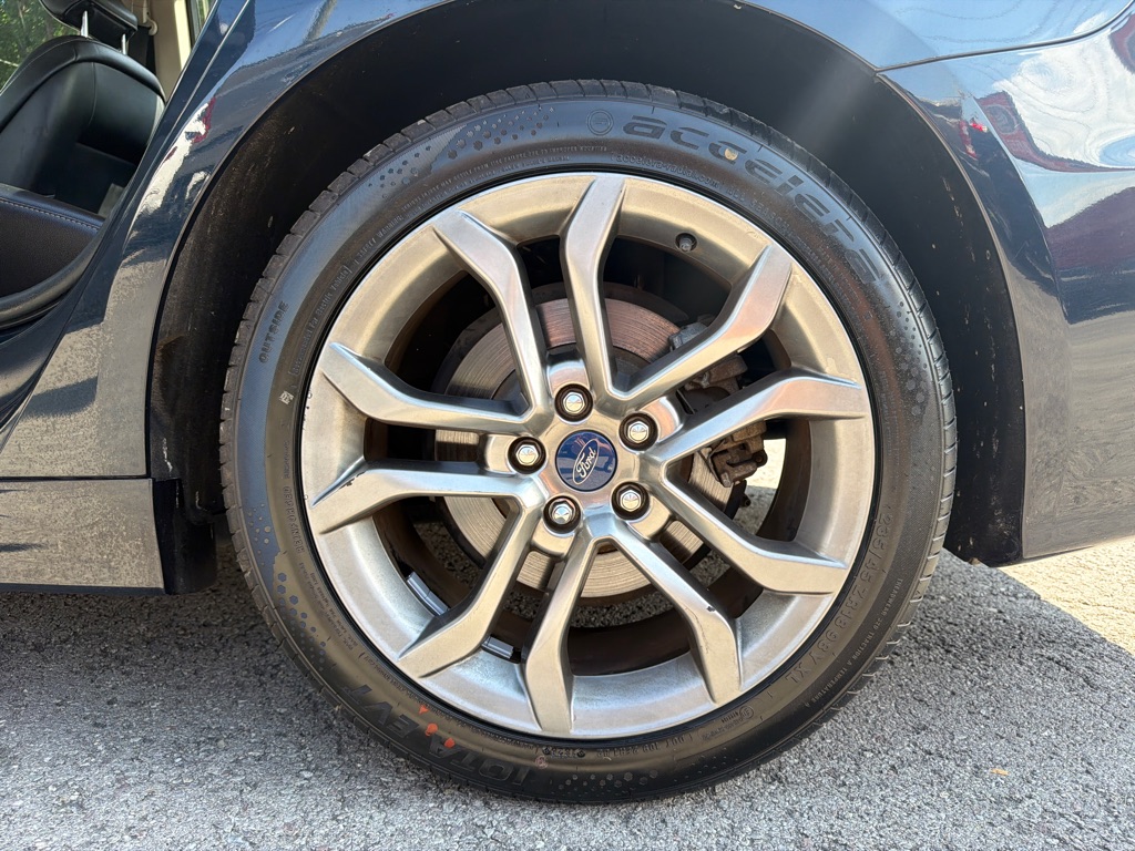 Photo 24 of this FORD FUSION