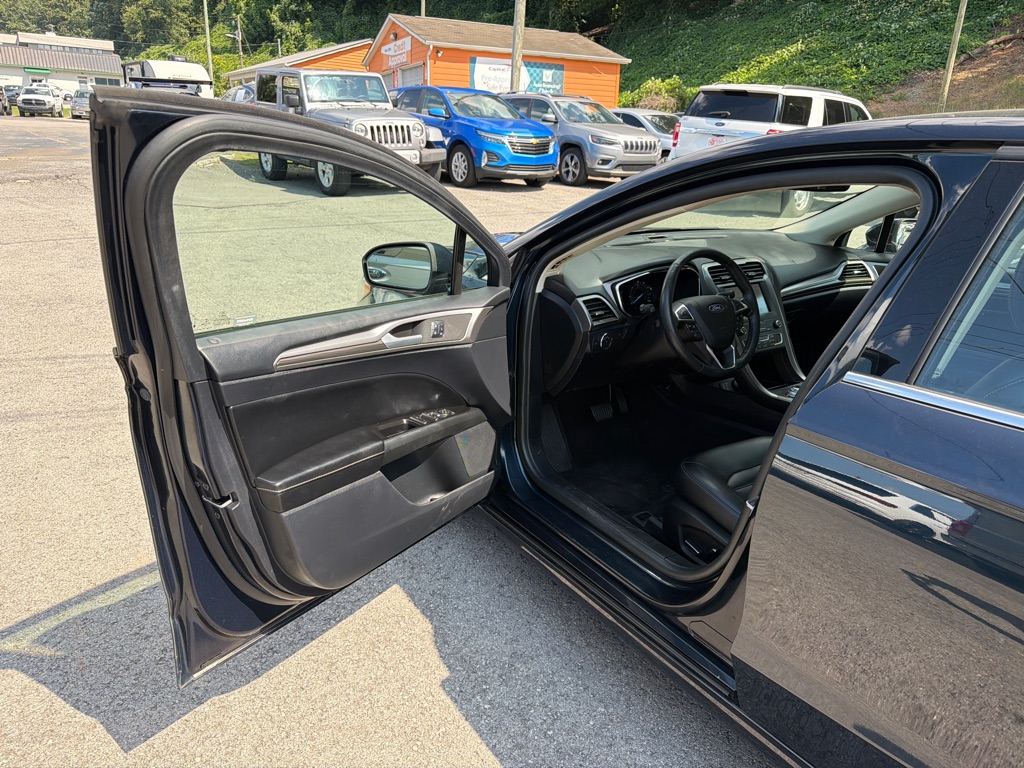 Photo 9 of this FORD FUSION