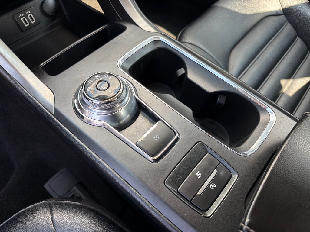 Photo 17 of this FORD FUSION