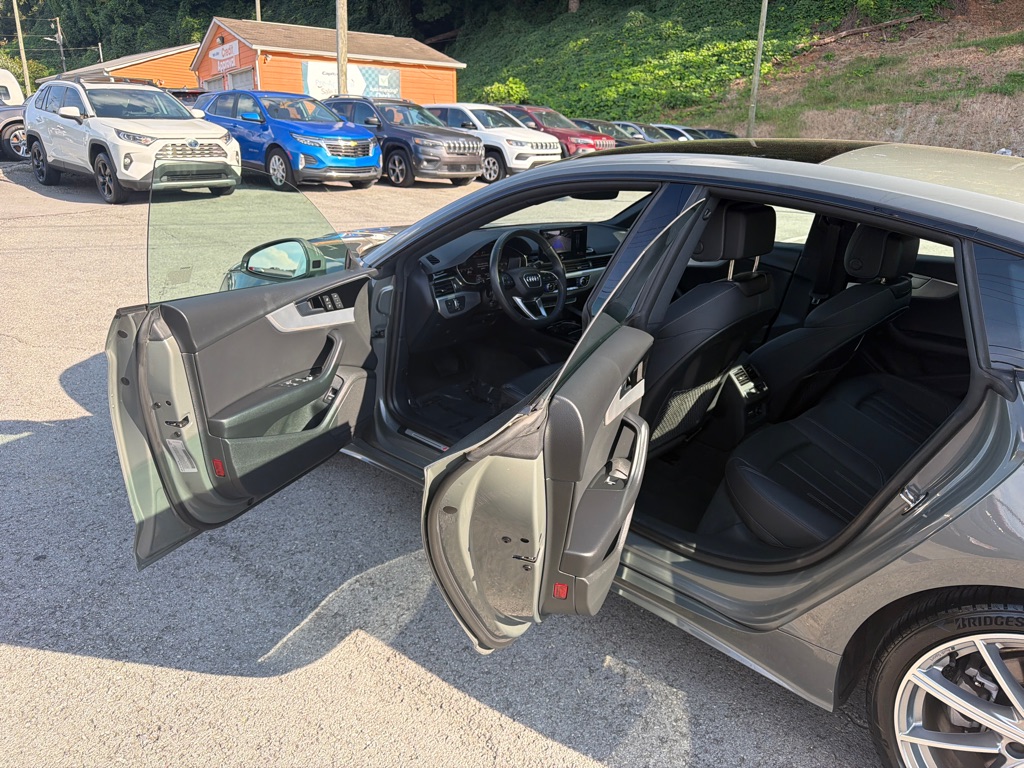 Photo 23 of this AUDI A5
