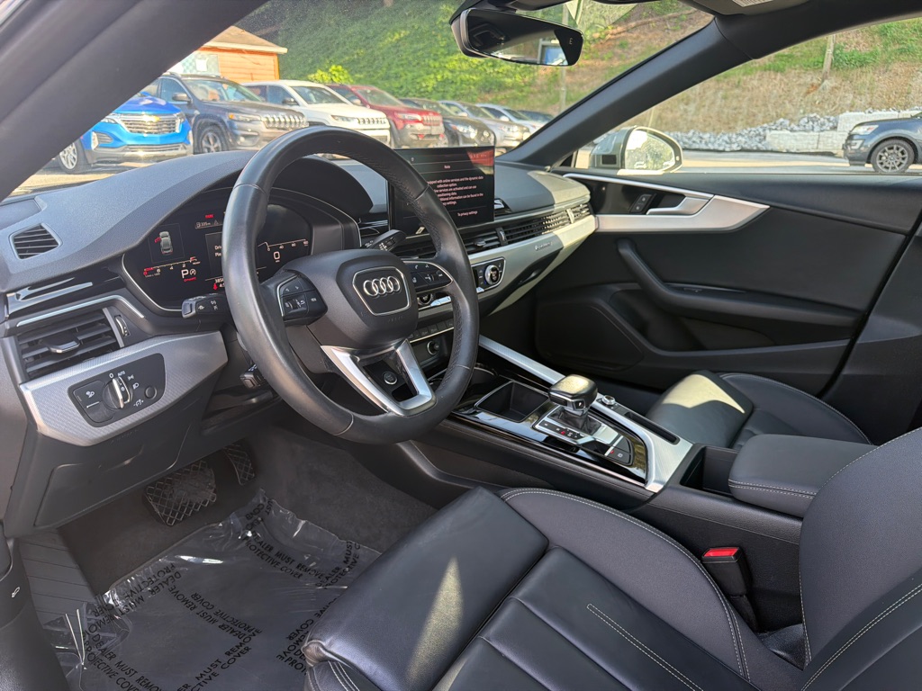 Photo 10 of this AUDI A5