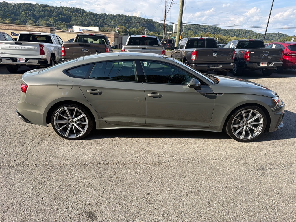 Photo 8 of this AUDI A5