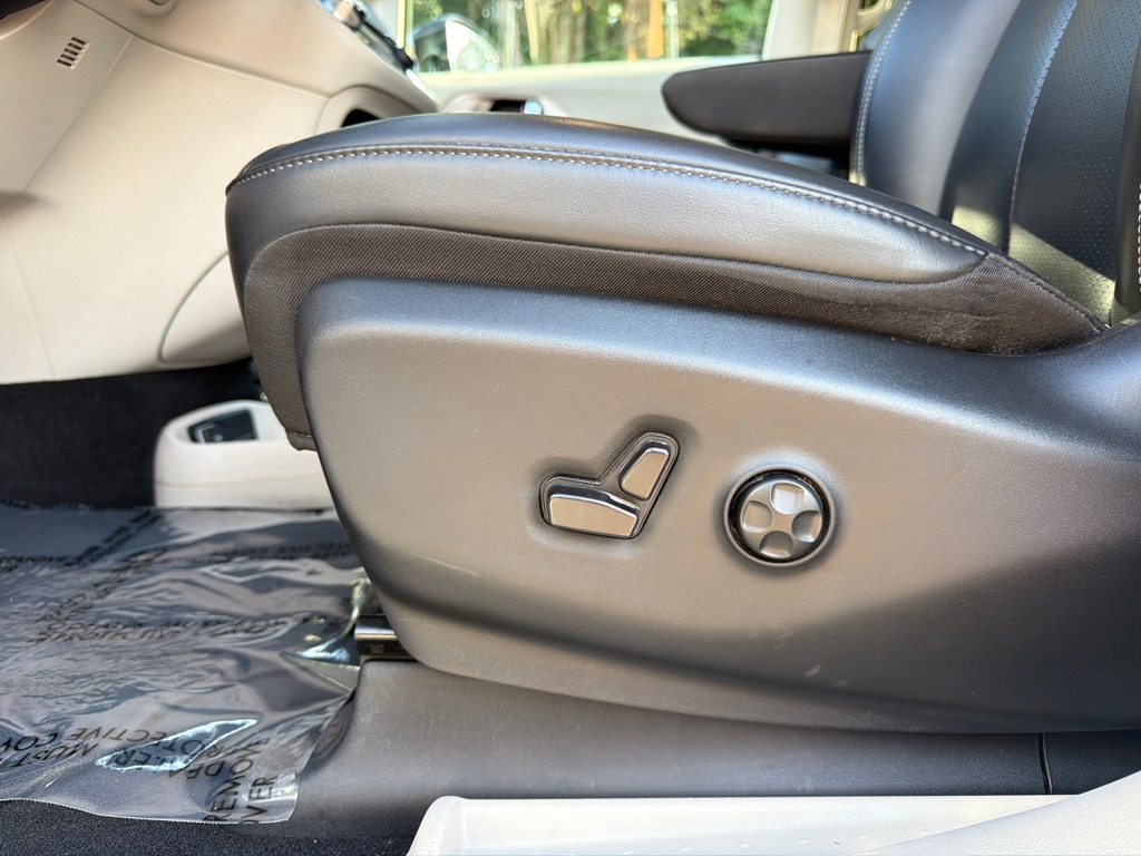 Photo 22 of this CHRYSLER PACIFICA