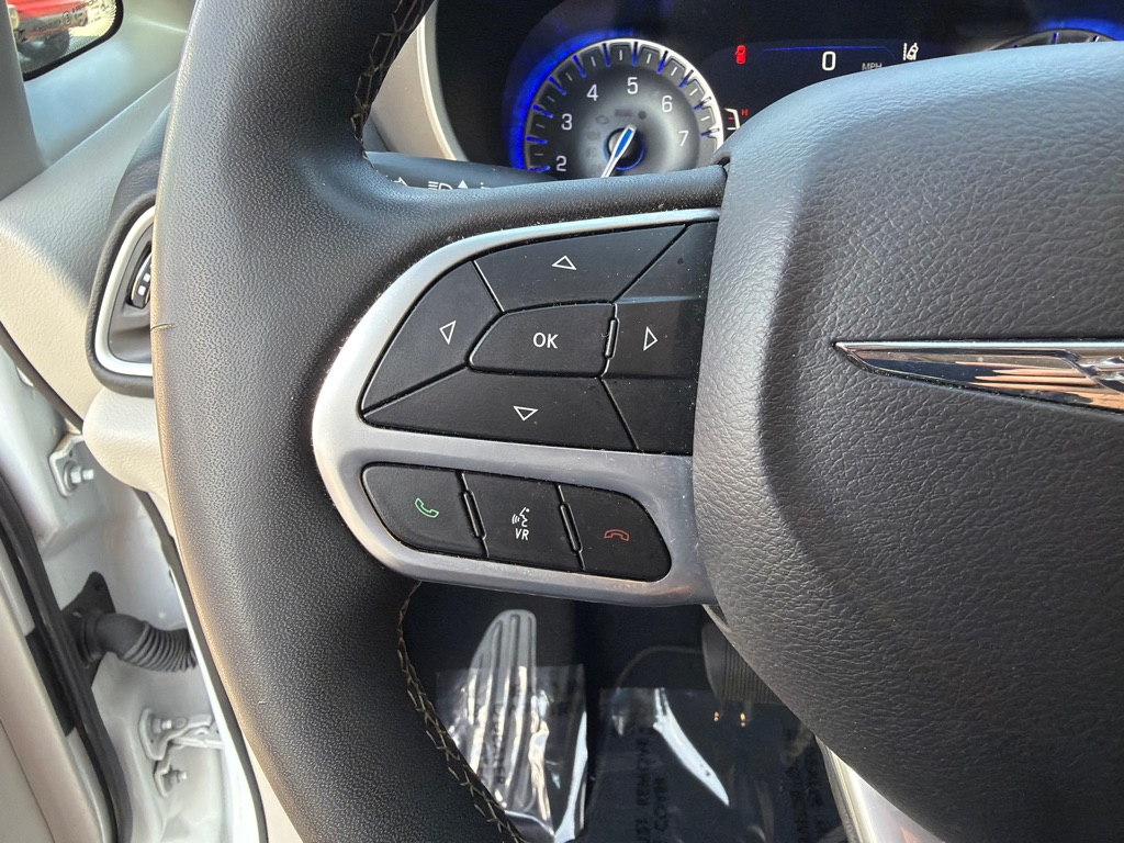 Photo 15 of this CHRYSLER PACIFICA