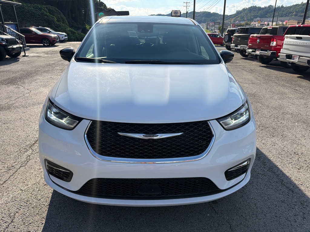 Photo 2 of this CHRYSLER PACIFICA